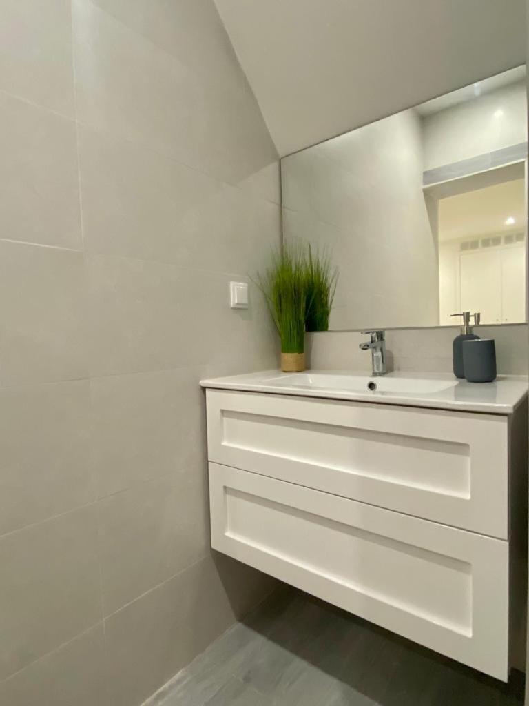 Farmácia Vila Lobos Apartment Lisbona Esterno foto